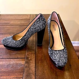 Brand New Michael Kors “Tweed” Sabrina Pump!